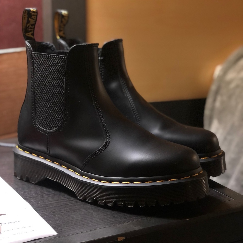 NEW Dr Martens 2976 Chelsea Boots size 7